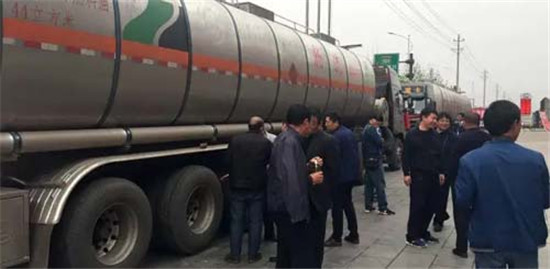 中集凌宇：三晉大地現(xiàn)新潮液罐車，引來200多人圍觀