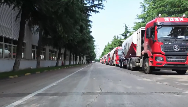 大單!100臺(tái)#粉罐半掛車 陸續(xù)發(fā)車，震撼#航拍