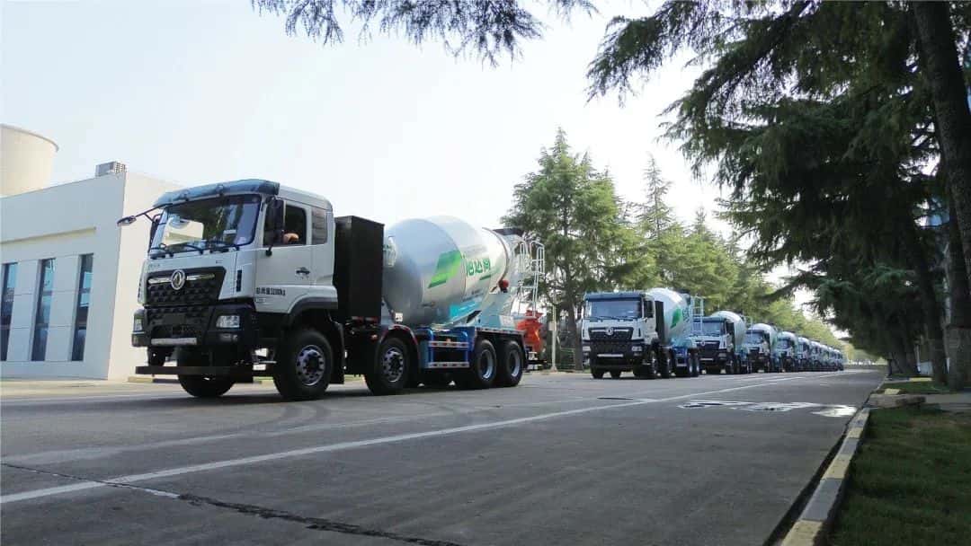 馭風(fēng)而行，中集車(chē)輛15臺(tái)新能源攪拌車(chē)駛?cè)牒?，繪就荊楚生態(tài)長(zhǎng)卷
